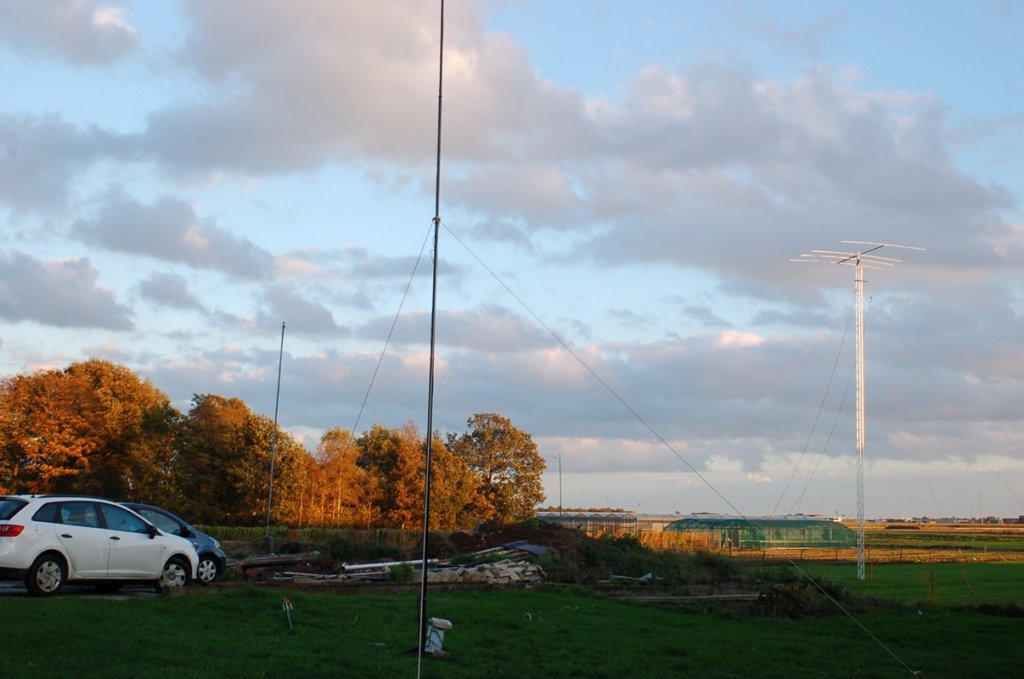 eenpaarvandeantennesverticalsbeamsdiipolen.jpg